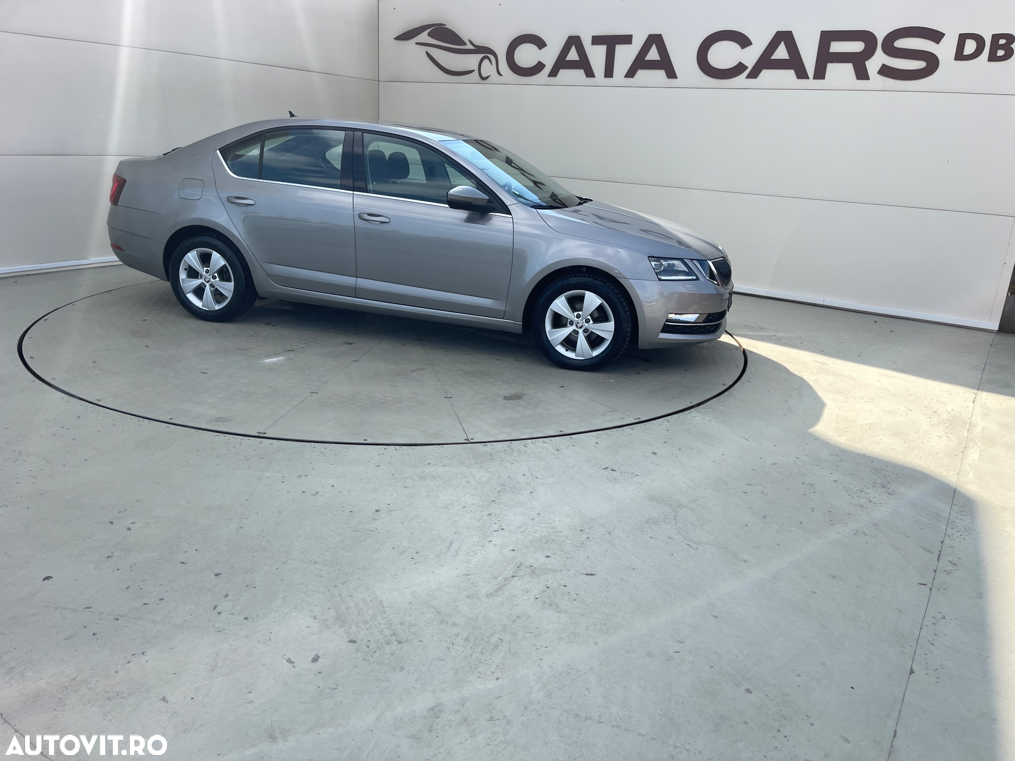 Skoda Octavia 1.6 TDI DSG Style - 18