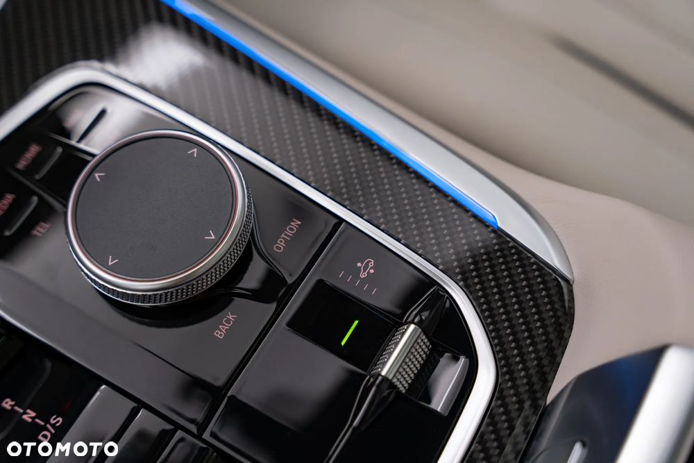 BMW X7 - 24