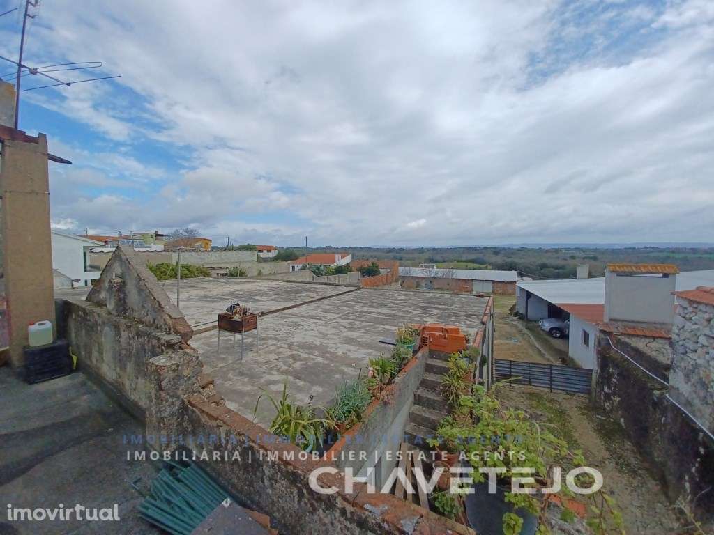 Casa para habitação e comércio e dependência agrícola com terreno e... - Grande imagem: 5/37