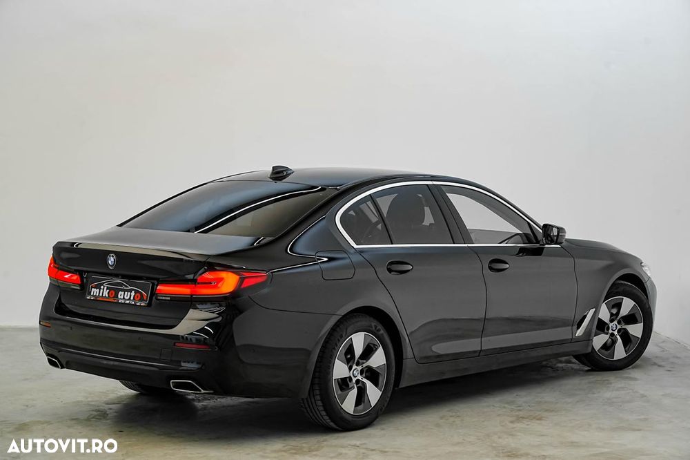 BMW Seria 5 520d Aut. Luxury Line - 11