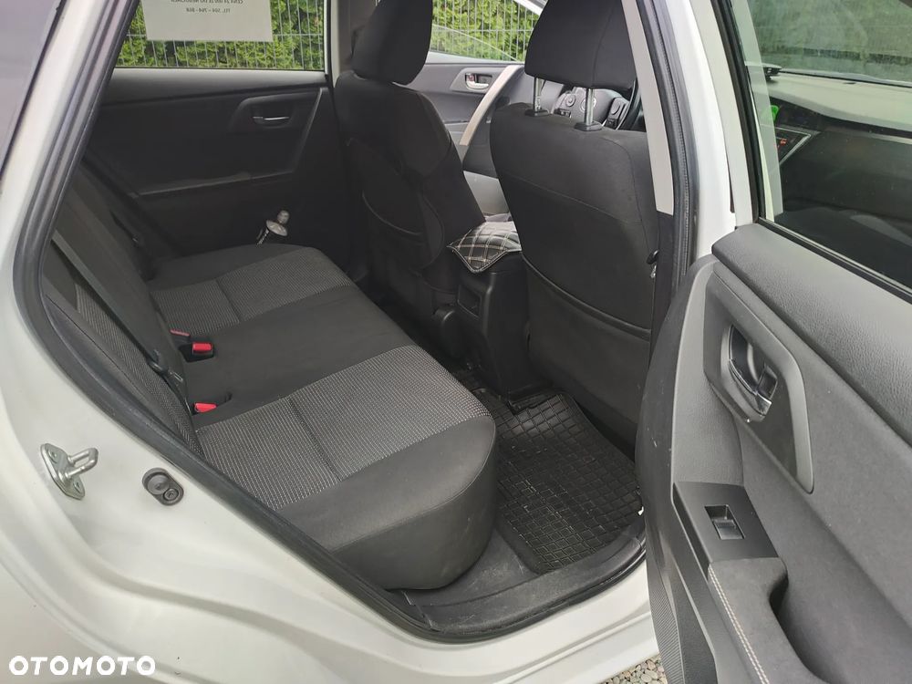 Toyota Auris - 16