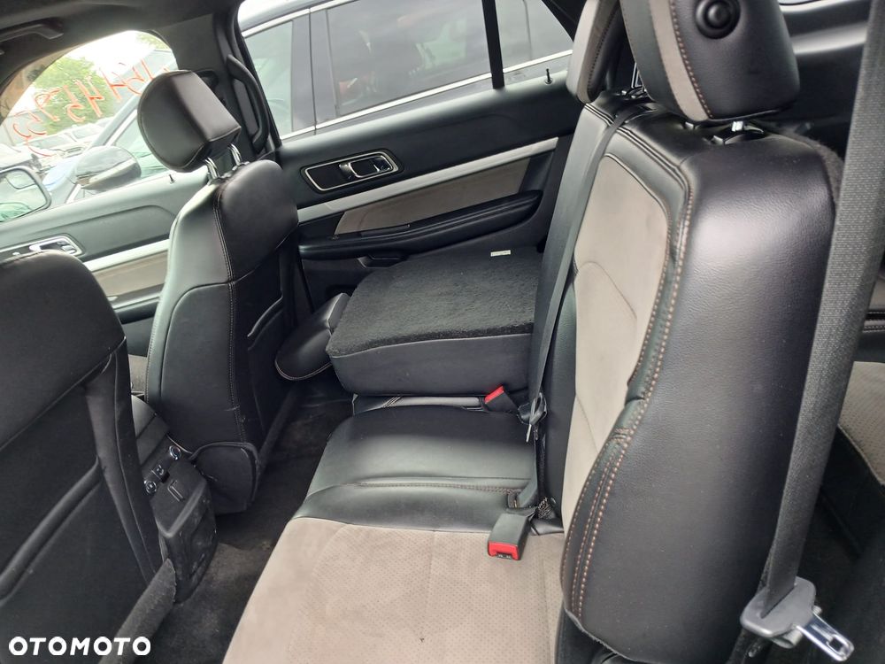 Ford Explorer - 17
