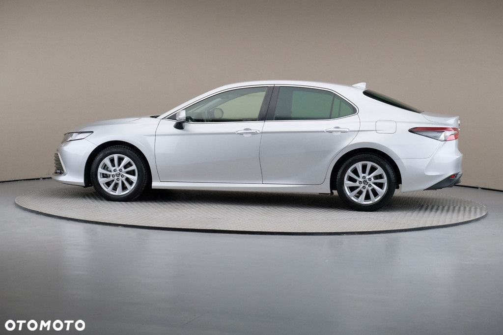 Toyota Camry - 4