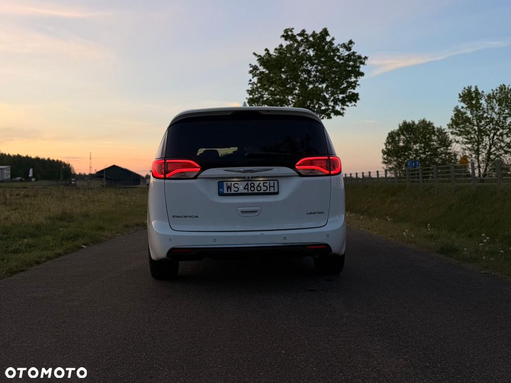 Chrysler Pacifica - 11