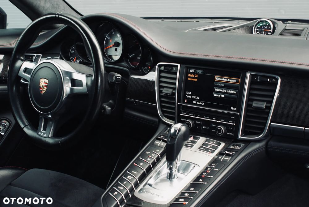 Porsche Panamera GTS - 18