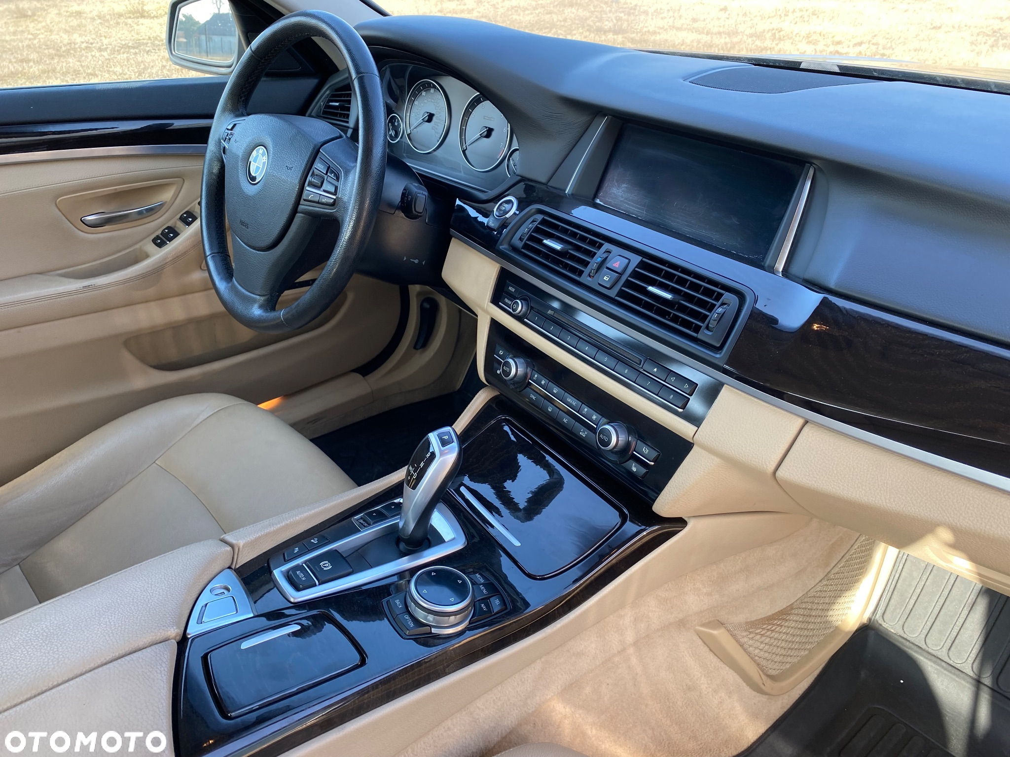 BMW Seria 5 528i xDrive - 24