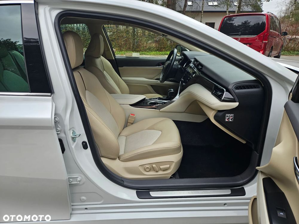 Toyota Camry 2.5 Hybrid Executive CVT - 25