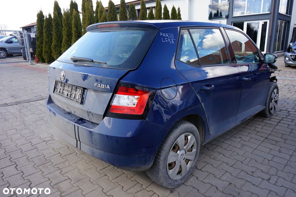SKODA FABIA III NJ3 5D HB 2015 LF5A 1.2 TSI CJZC 89KM PED GRANATOWY na części - 5