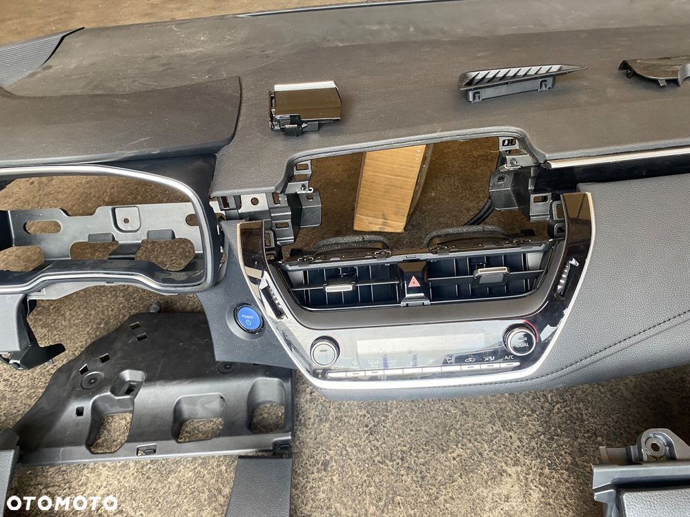 Toyota Corolla E21 E210 SEDAN  Hybrid HYBRYDA 2020r ORYGINAŁ ! DESKA ROZDZIELCZA KOKPIT PODUSZKI POWIETRZNE PASY KURTYNA KURTYNY  poduszka air bag airbag kierowcy pasażera kolanowa komplet poduszek E 210 E 21 - 12