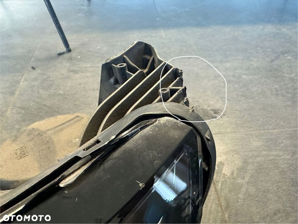 PEUGEOT 5008 II LAMPA LEWA PRZÓD ZWYKŁA  LED 9810478180 - 11