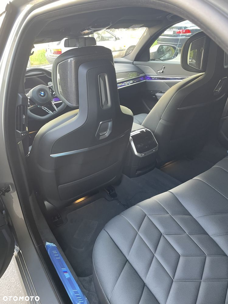 BMW Seria 7 740d xDrive sport - 9