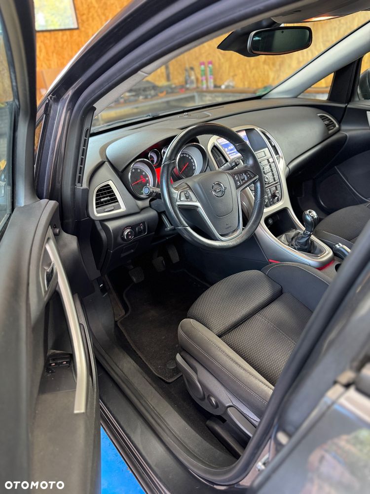 Opel Astra 1.6 Turbo Design Edition - 12