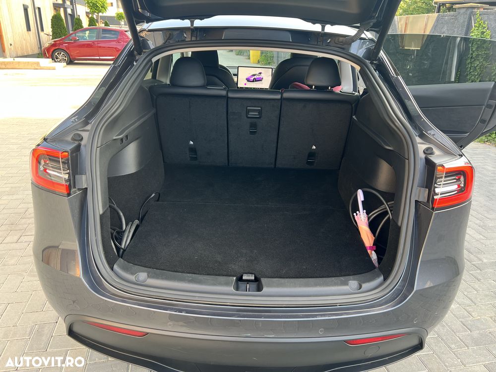 Tesla Model Y - 9