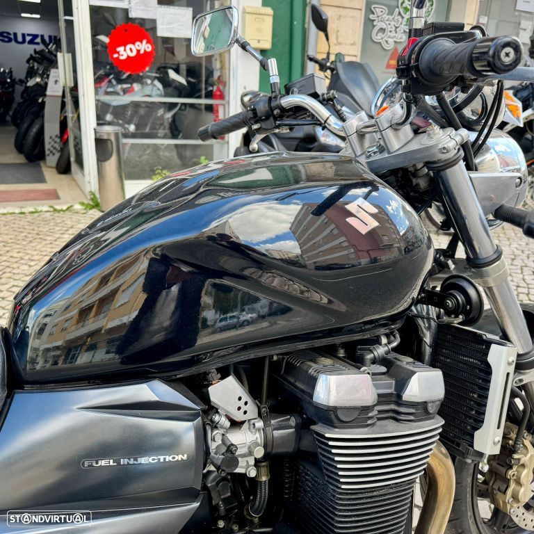 Suzuki GSX 1400 - 10