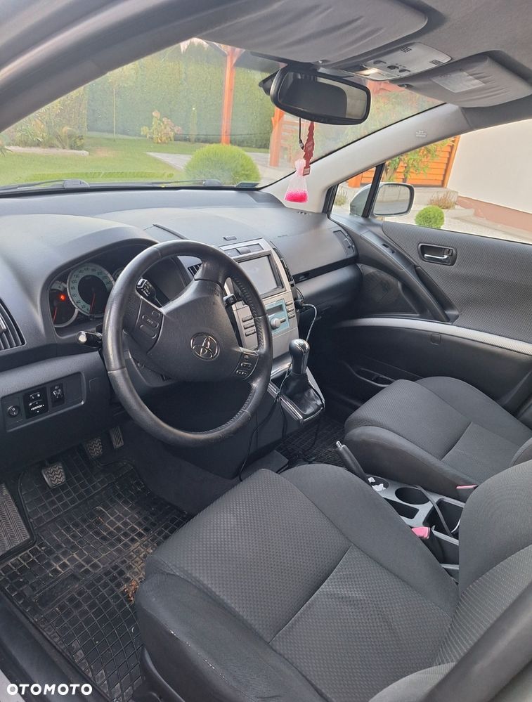Toyota Corolla Verso - 8