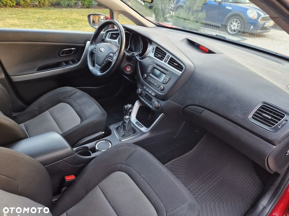 Kia Ceed 1.4 CVVT Fifa World Cup Edition - 33