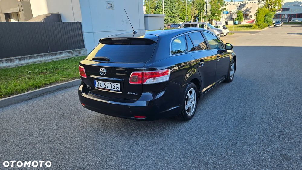 Toyota Avensis - 12