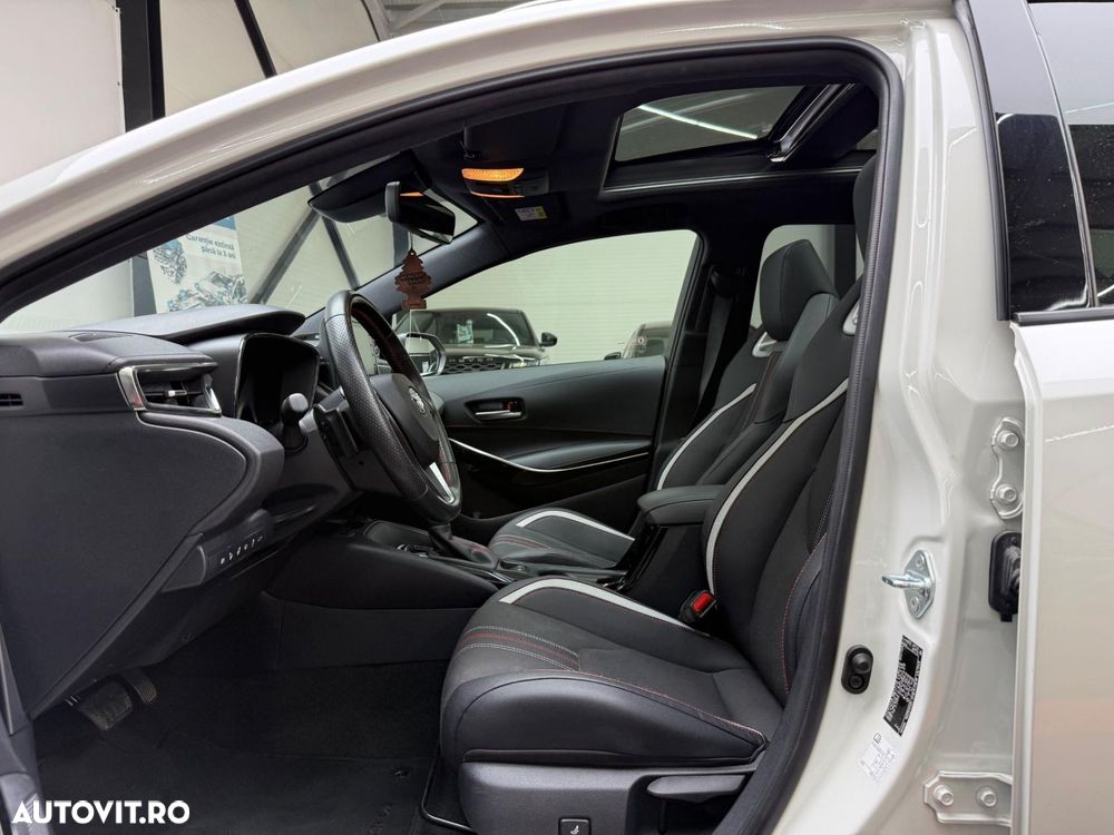 Toyota Corolla 2.0 HSD Exclusive Plus GR Sport Bi-Tone - 12