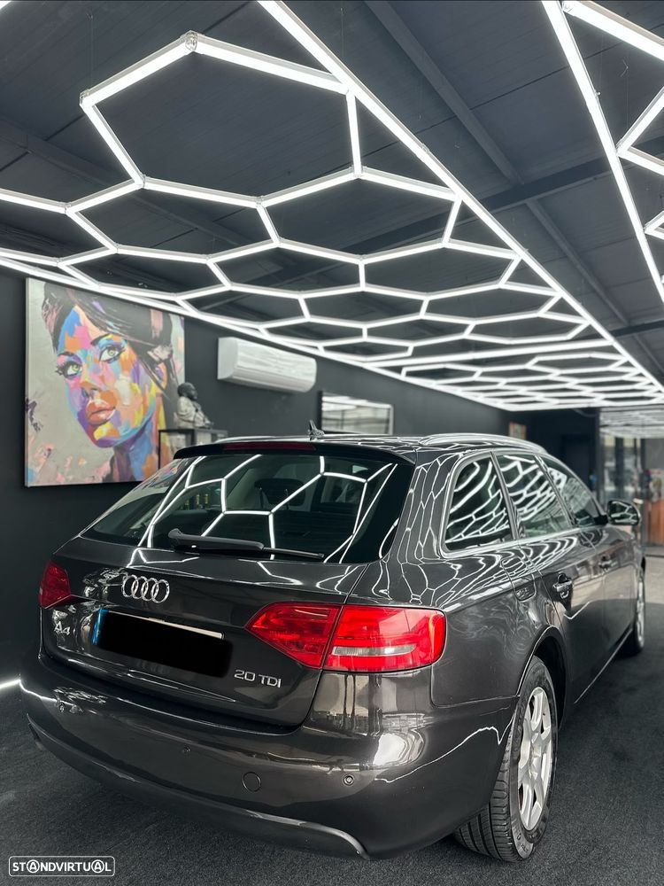 Audi A4 Avant 2.0 TDI Advance - 9
