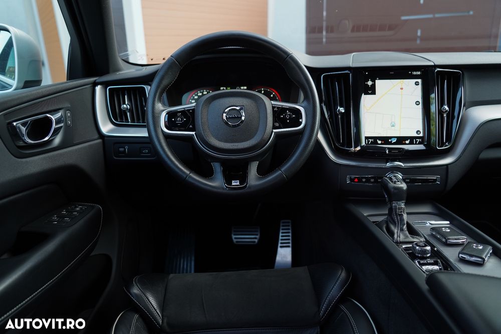 Volvo XC 60 D5 AWD Geartronic RDesign - 24