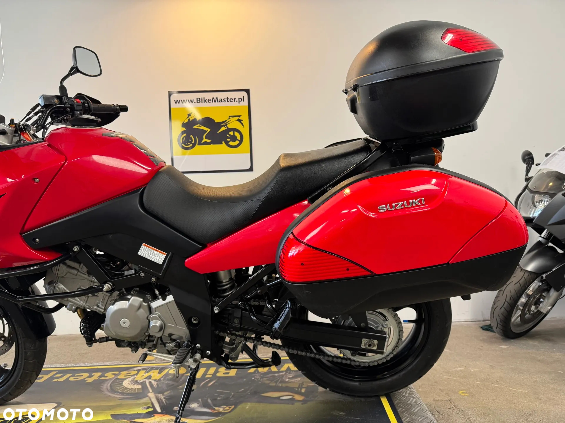 Suzuki DL - 28