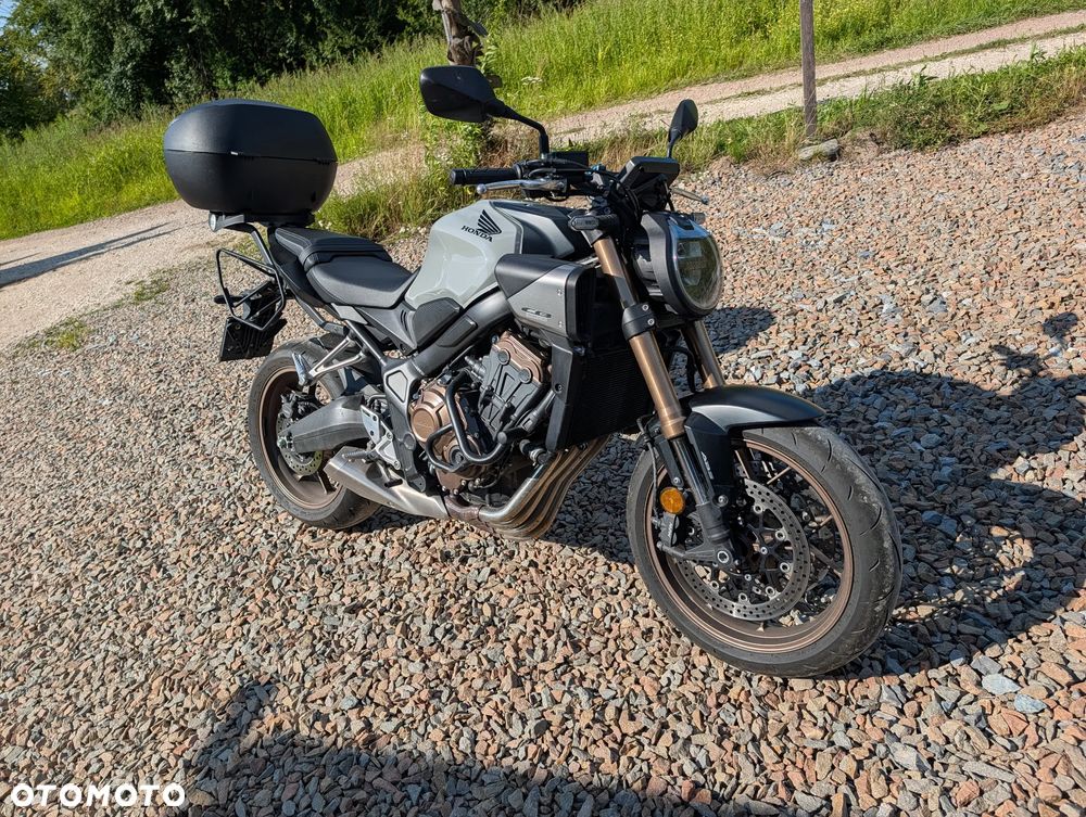 Honda CB - 1