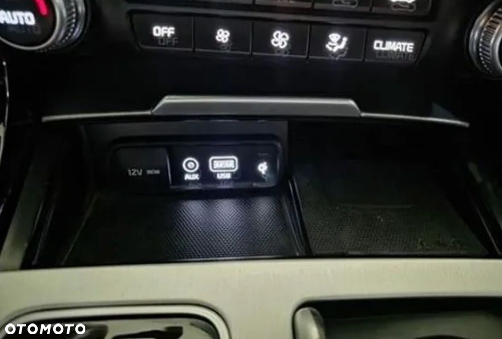 Kia Stinger - 32