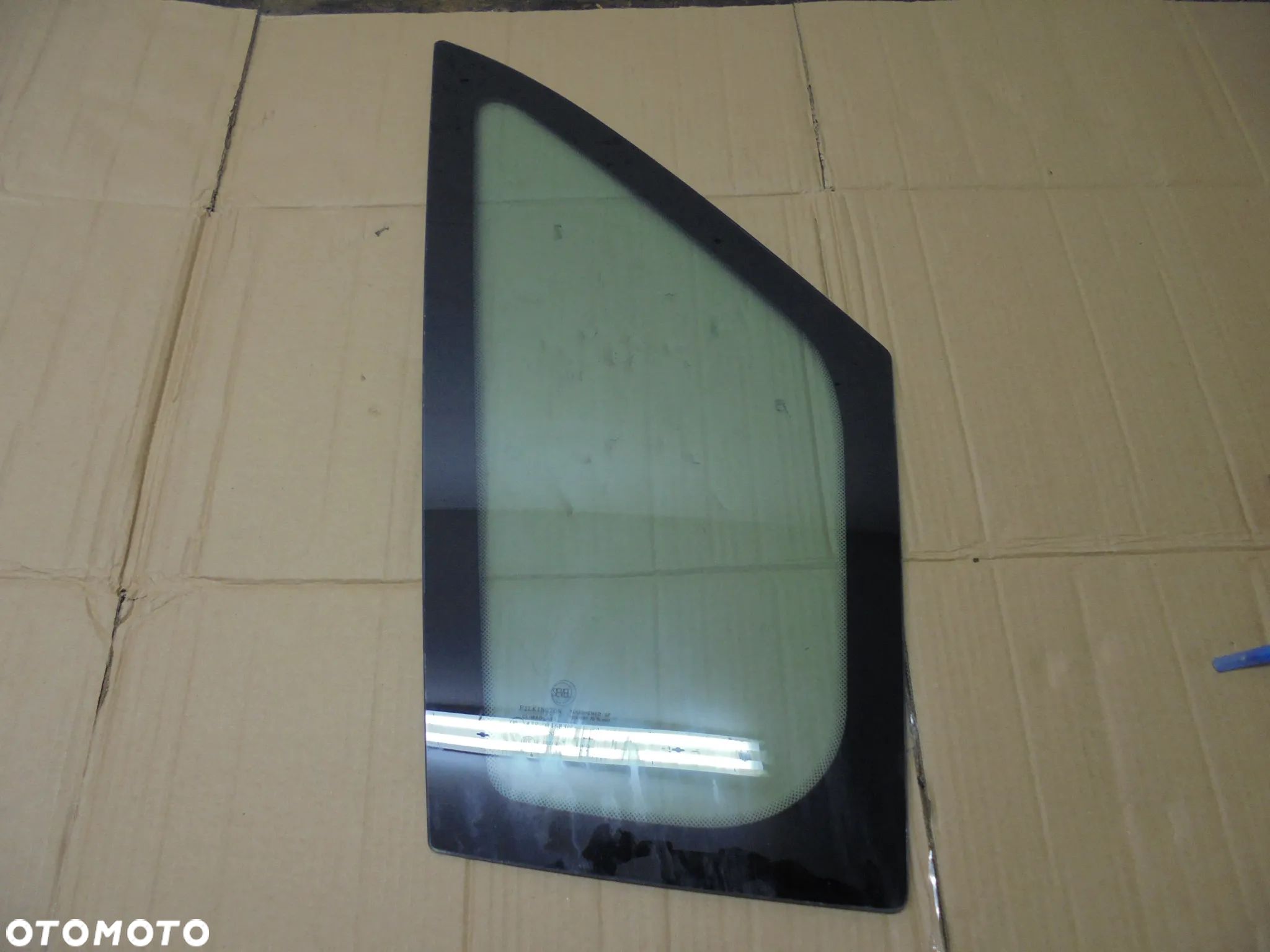 SZYBA BOCZNA PRZÓD MAŁA TRÓJKĄT FIAT DUCATO 2006- 1363017080 PRAWA - 1