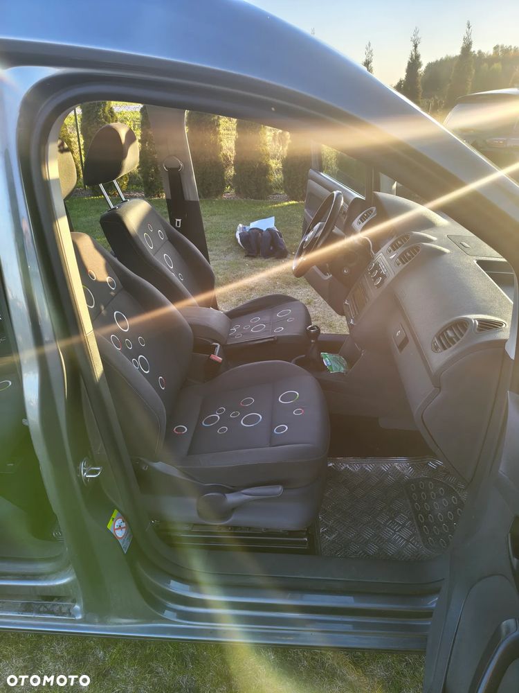 Volkswagen Caddy - 10