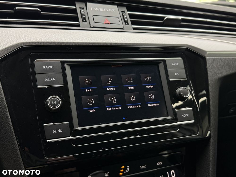 Volkswagen Passat - 28