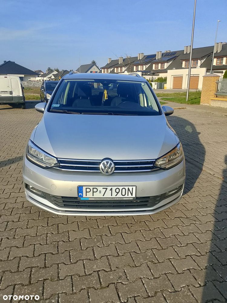 Volkswagen Touran - 1