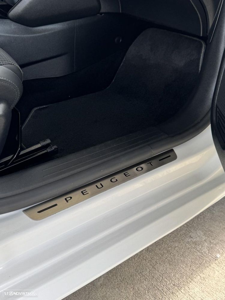 Peugeot 208 1.5 BlueHDi GT - 10