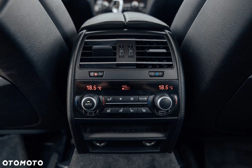 BMW Seria 7 750i L xDrive - 24