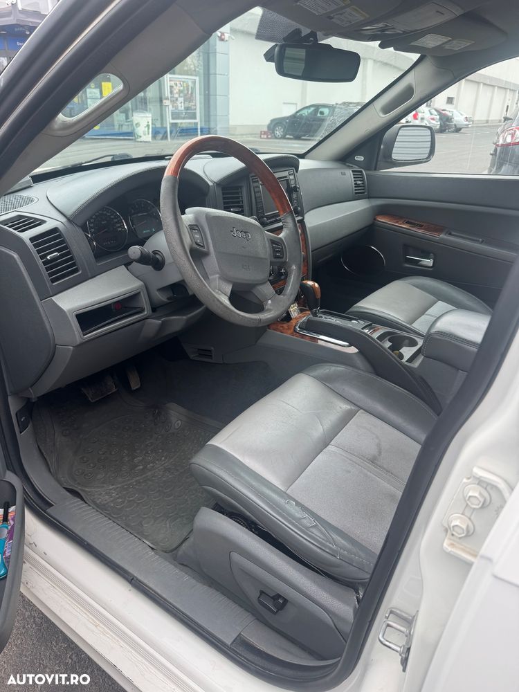 Jeep Grand Cherokee - 14