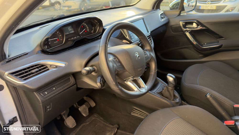 Peugeot 208 1.2 PureTech Signature - 5