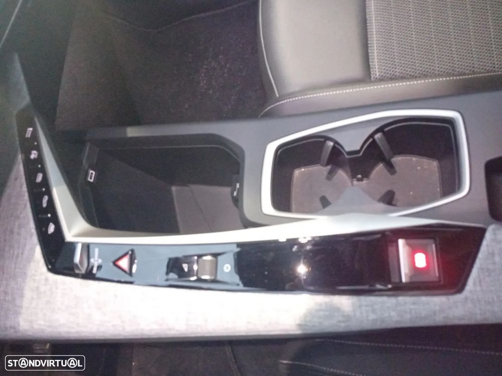 Peugeot 5008 1.2 Hybrid Allure e-DCS6 - 21