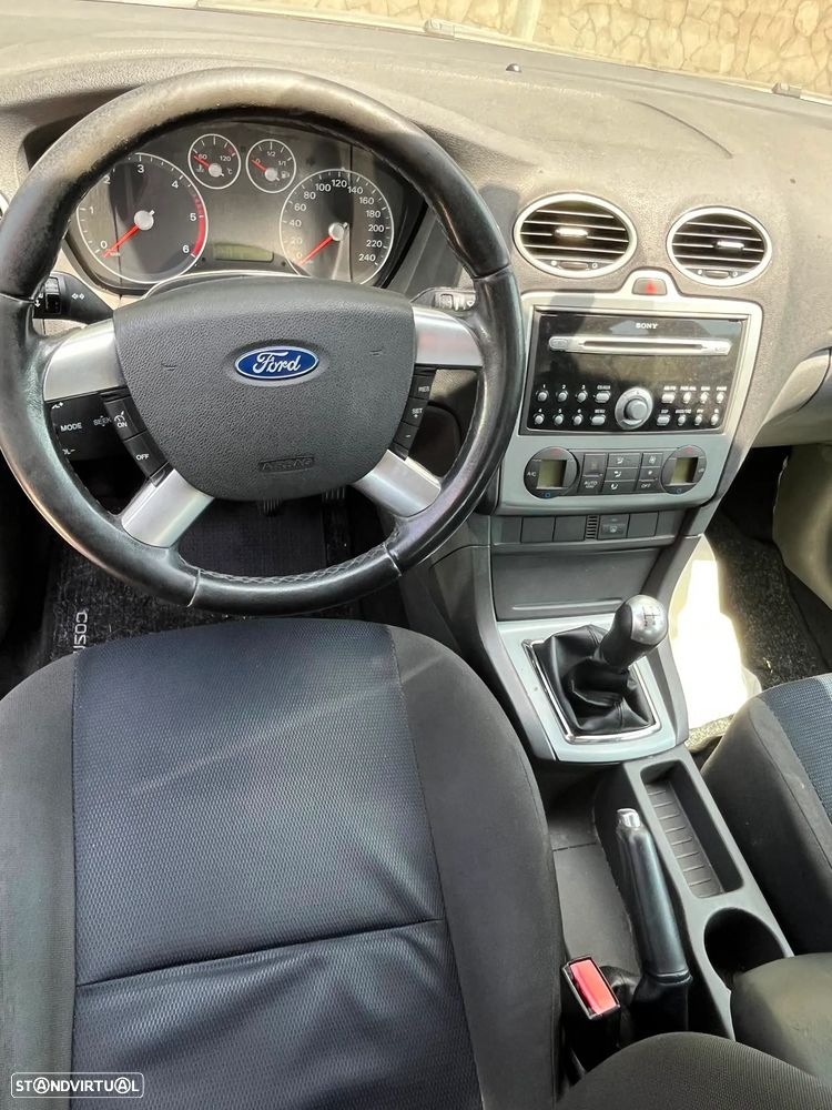 Ford Focus SW - 16
