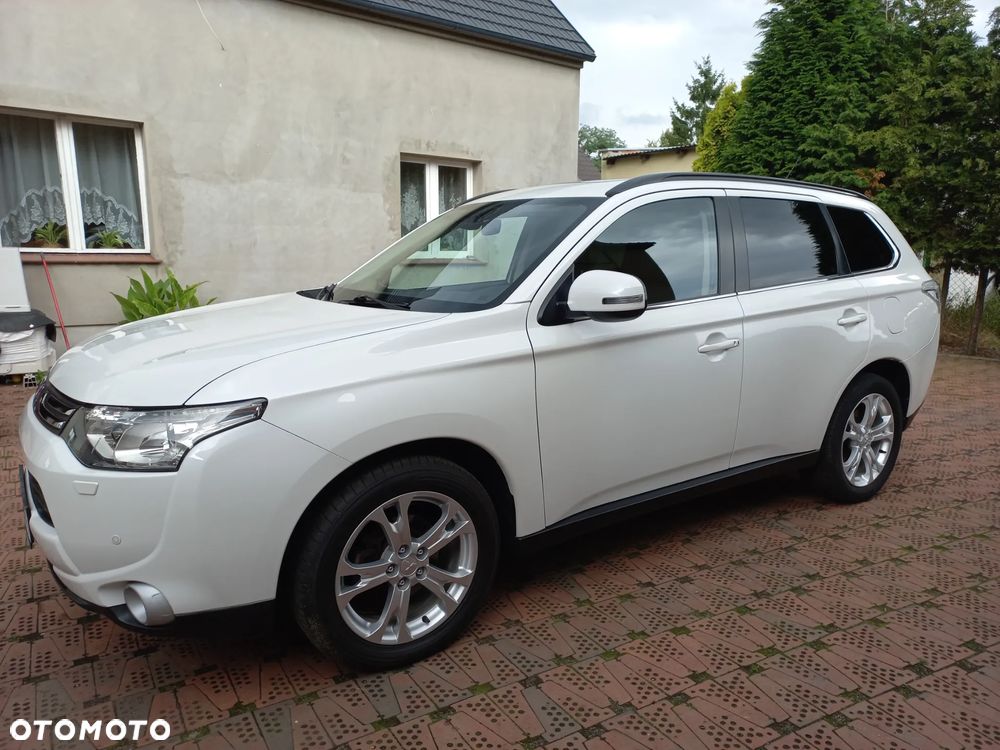 Mitsubishi Outlander 2.2 DI-D 4WD Automatik Diamant Edition - 2