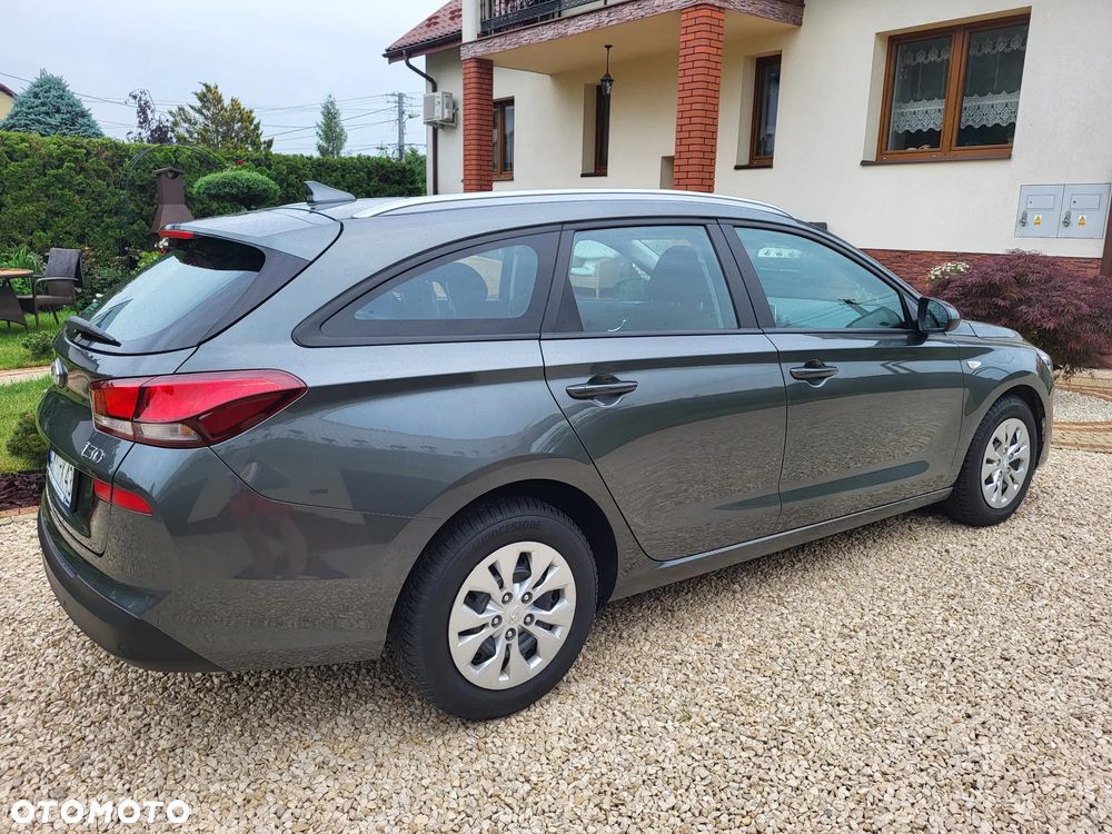 Hyundai i30 1.6 D Classic + - 6