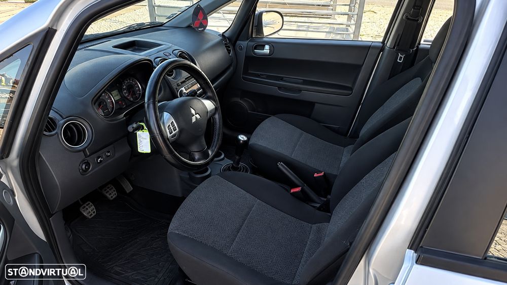 Mitsubishi Colt 2010 photo 5