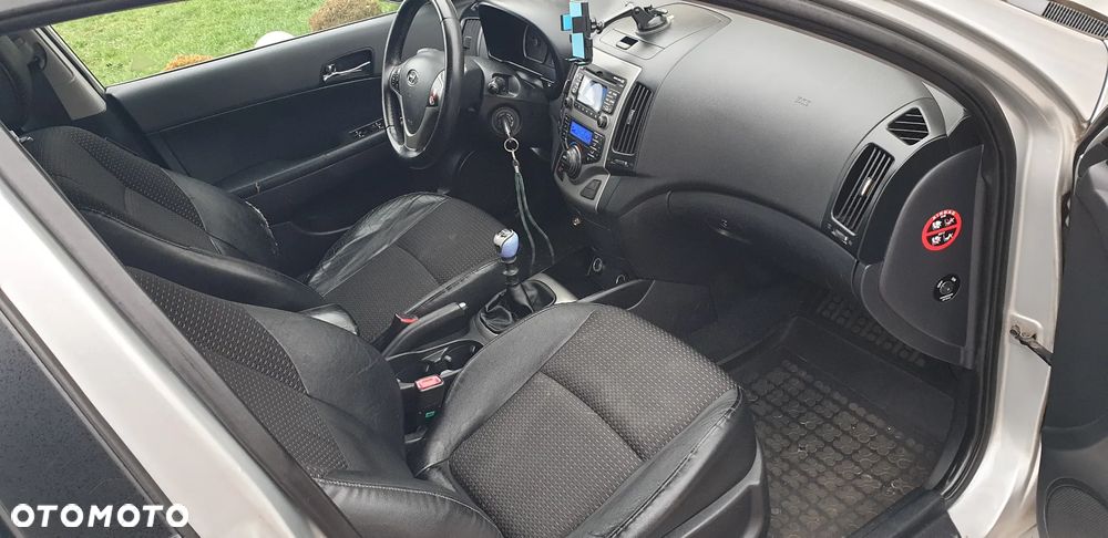 Hyundai i30 i30cw 1.6 CRDi blue Classic - 13