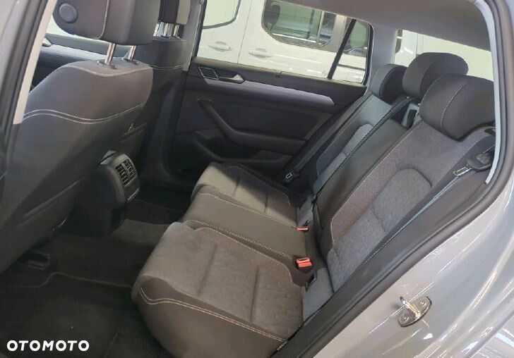 Volkswagen Passat Variant - 8