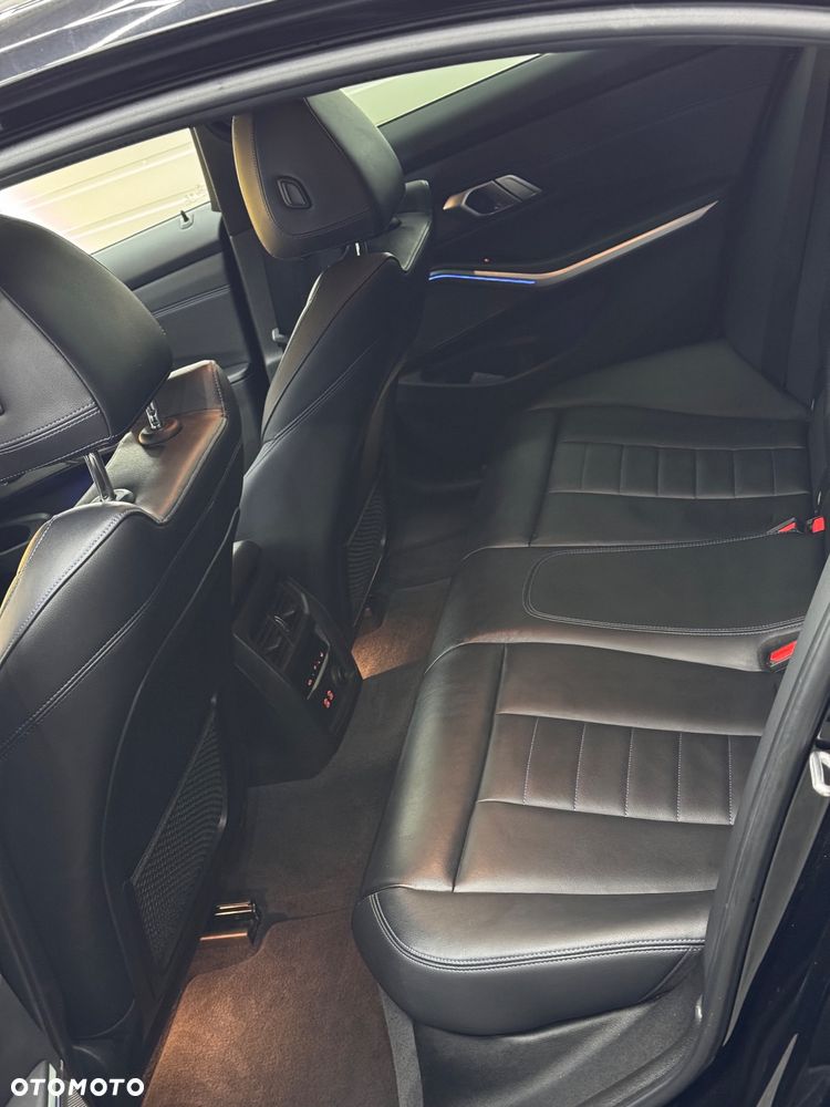 BMW Seria 3 320d xDrive M Sport Shadow sport - 38