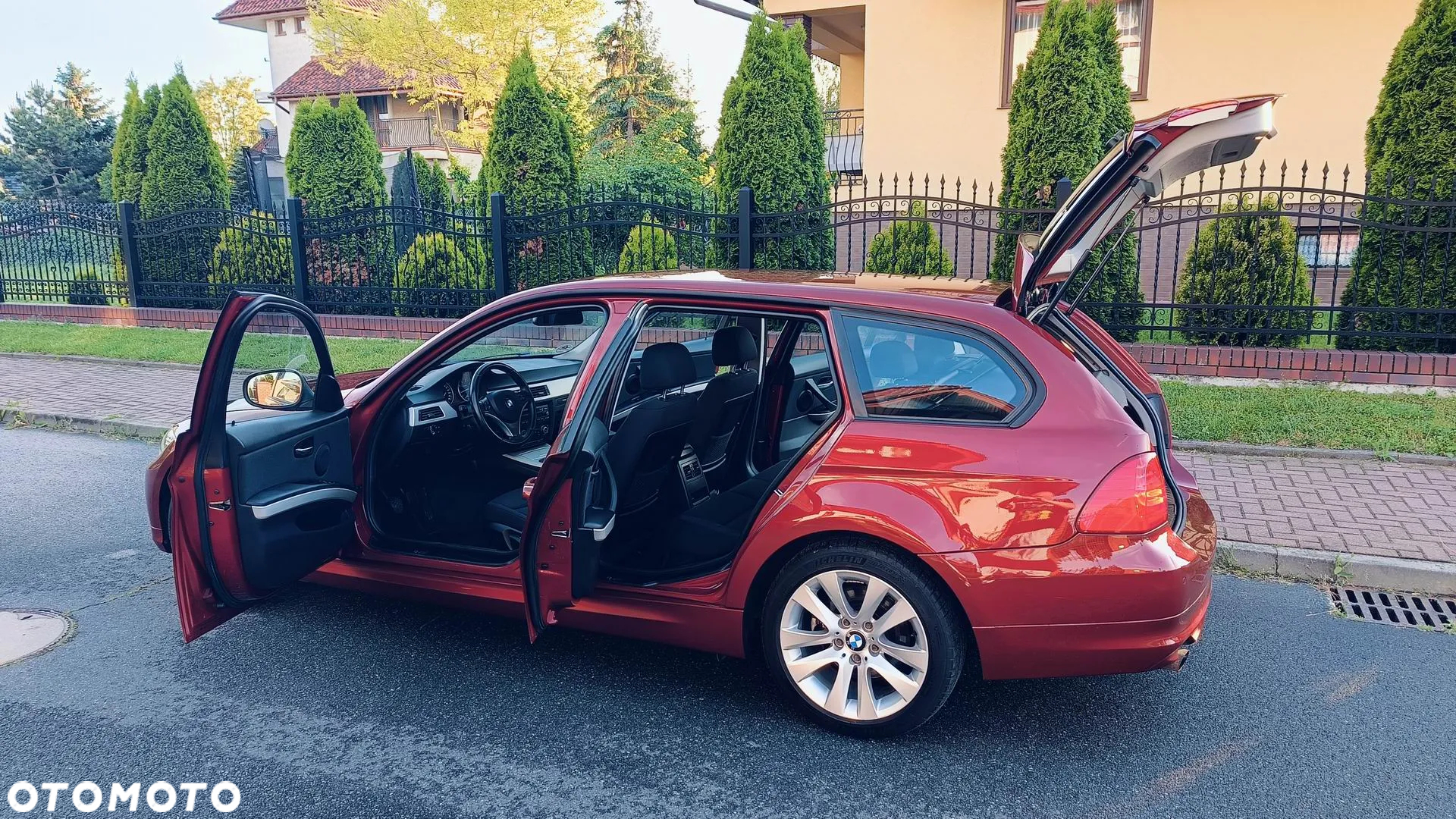 BMW Seria 3 318i Touring - 12