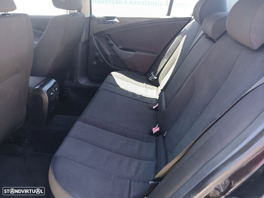 VW Passat 2.0 TDI Trendline - 18