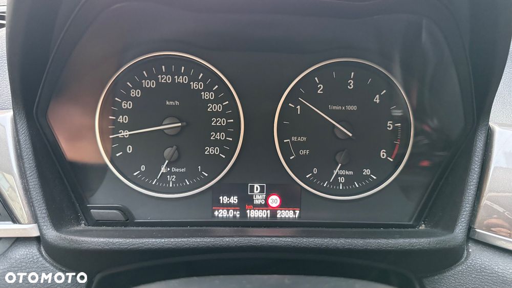 BMW X1 sDrive18d - 12