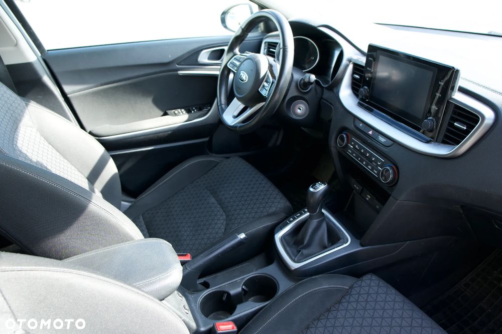 Kia Ceed - 30