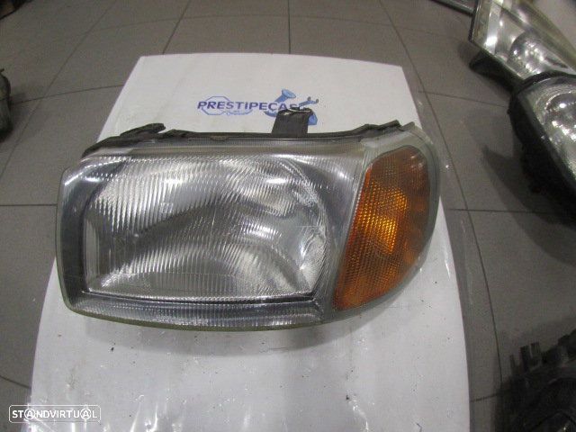 Farol Far1754 LAND ROVER FREELANDER 2000 2.0DI 4X4 95CV 5P PRETO ESQ H4 ORIGINAL Apoios Danificados - 1