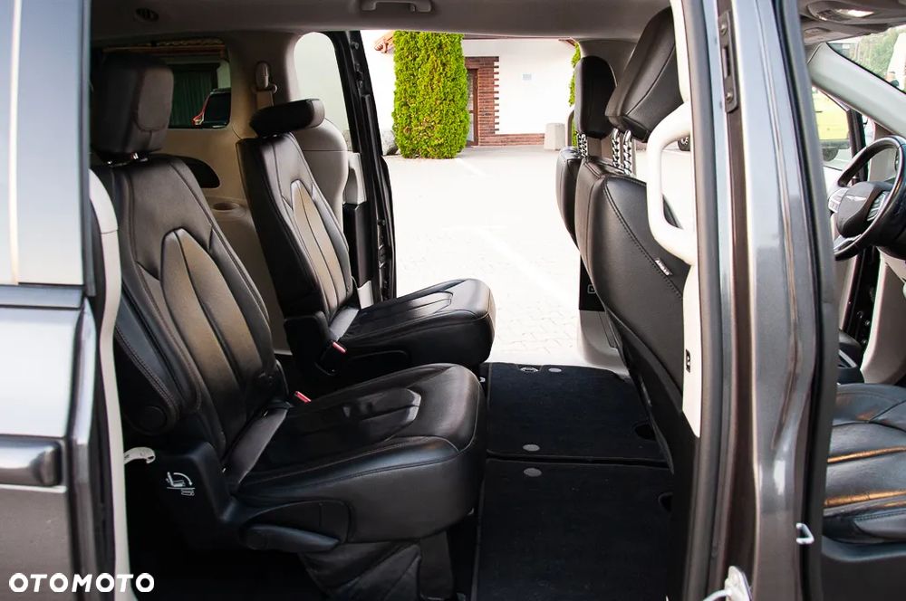 Chrysler Pacifica - 12