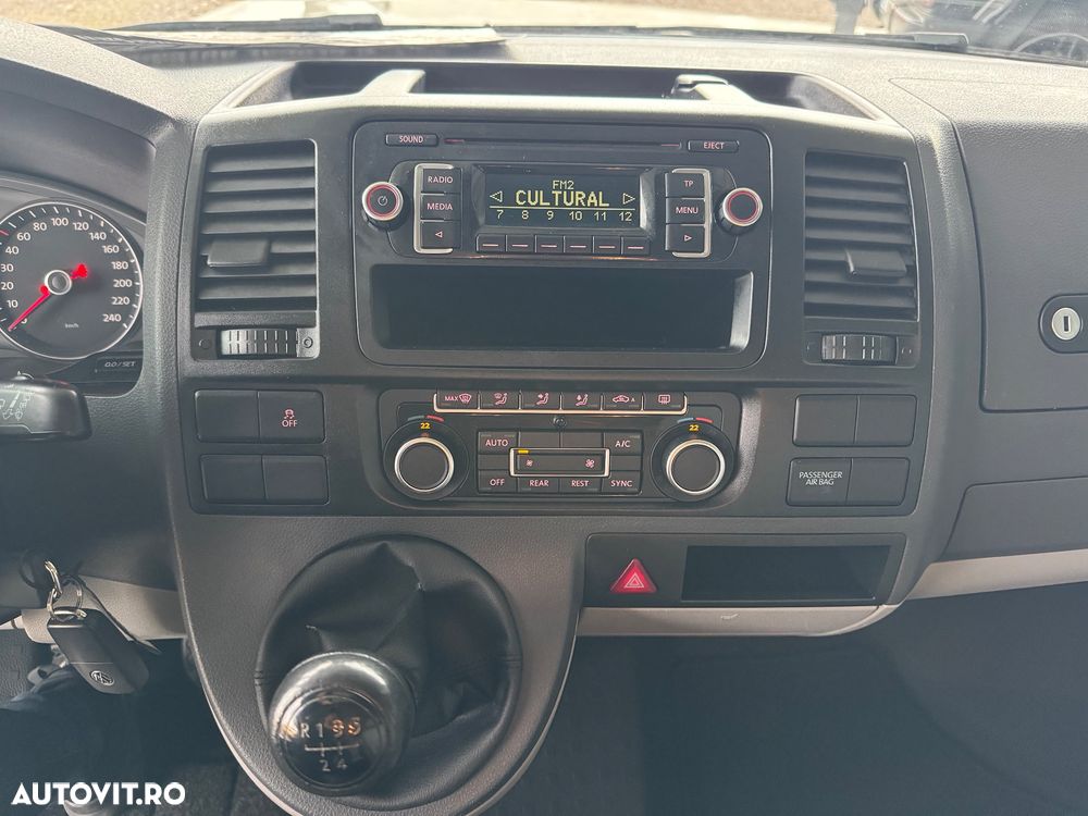 Volkswagen Caravelle - 24